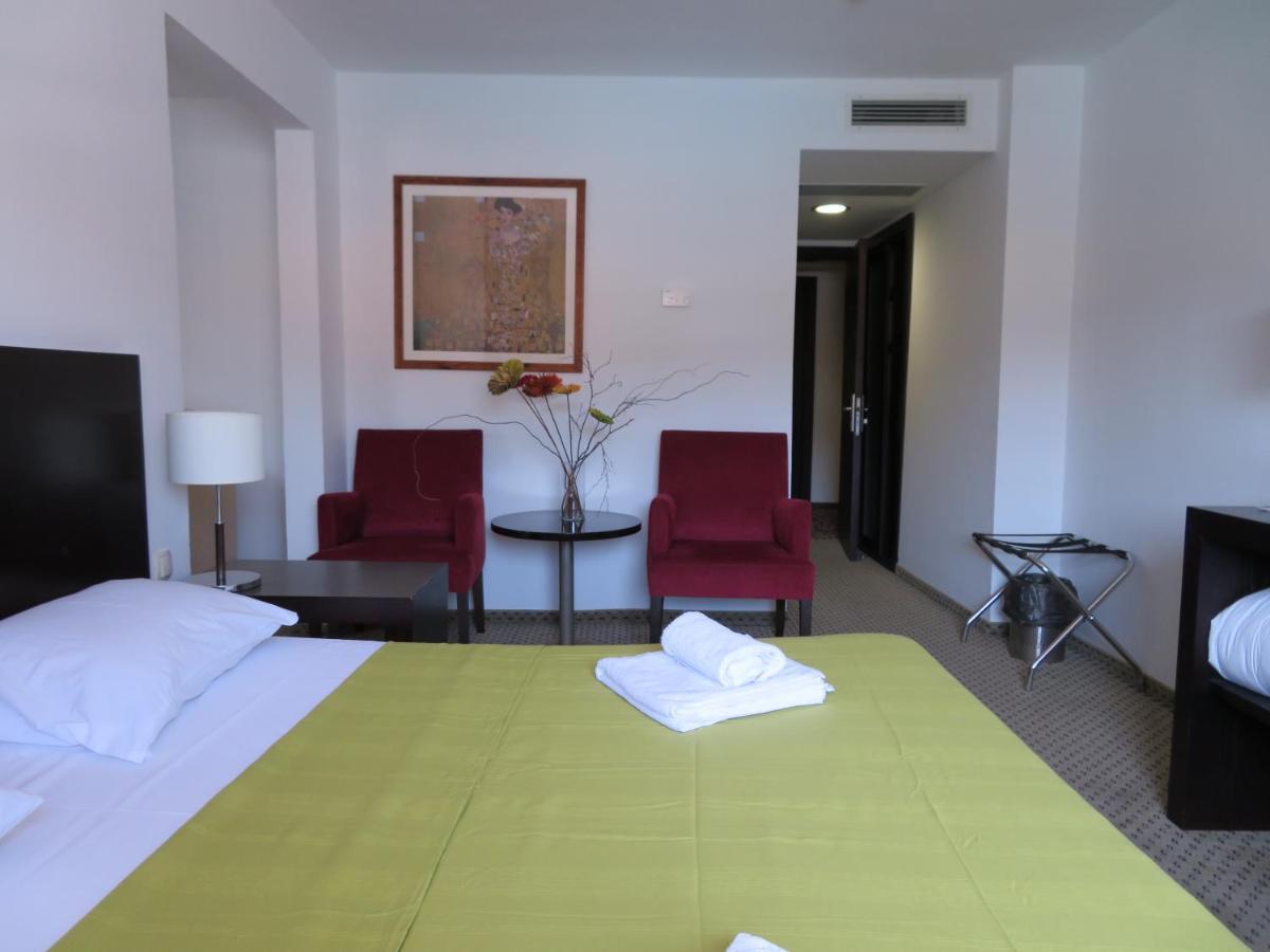 Hotel International Раб Экстерьер фото