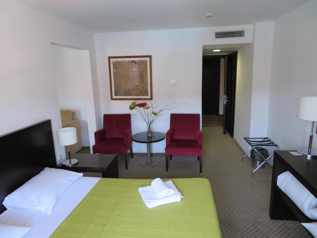Hotel International Раб Экстерьер фото