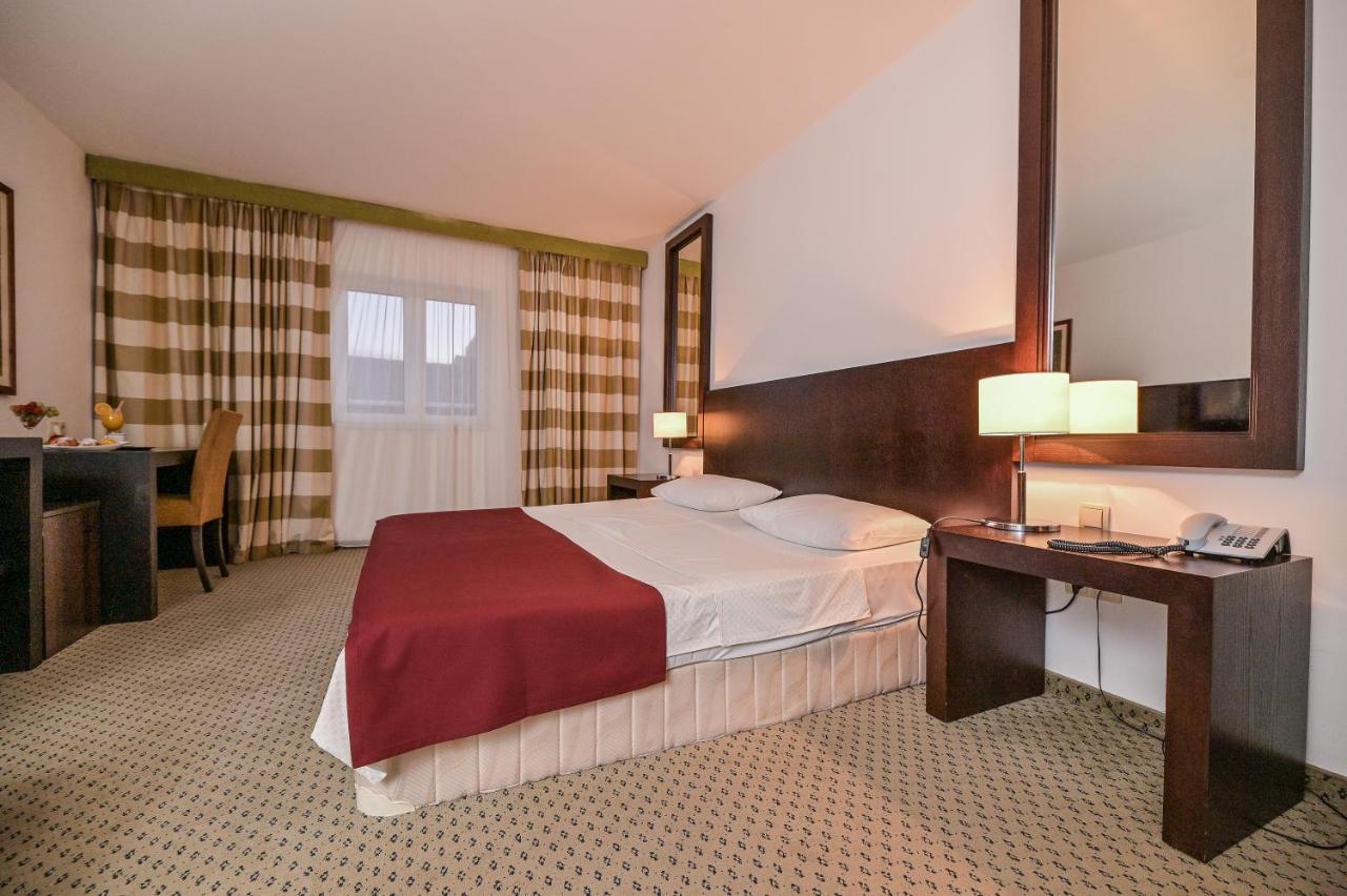 Hotel International Раб Экстерьер фото