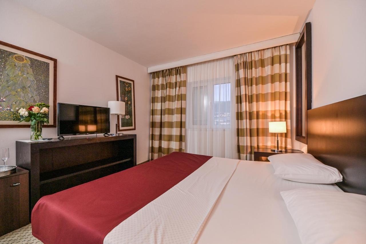 Hotel International Раб Экстерьер фото